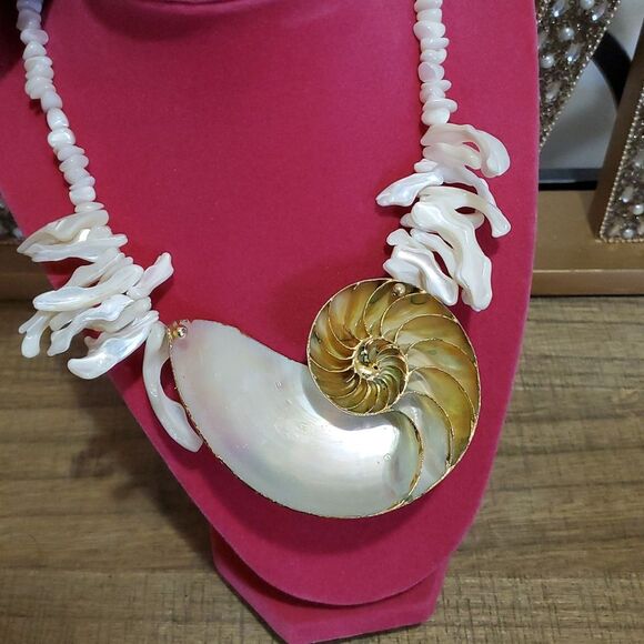 Vintage Huge Nautlius Pearly Shell Strain Statement Necklace Trim In Gold - Picture 5 of 11